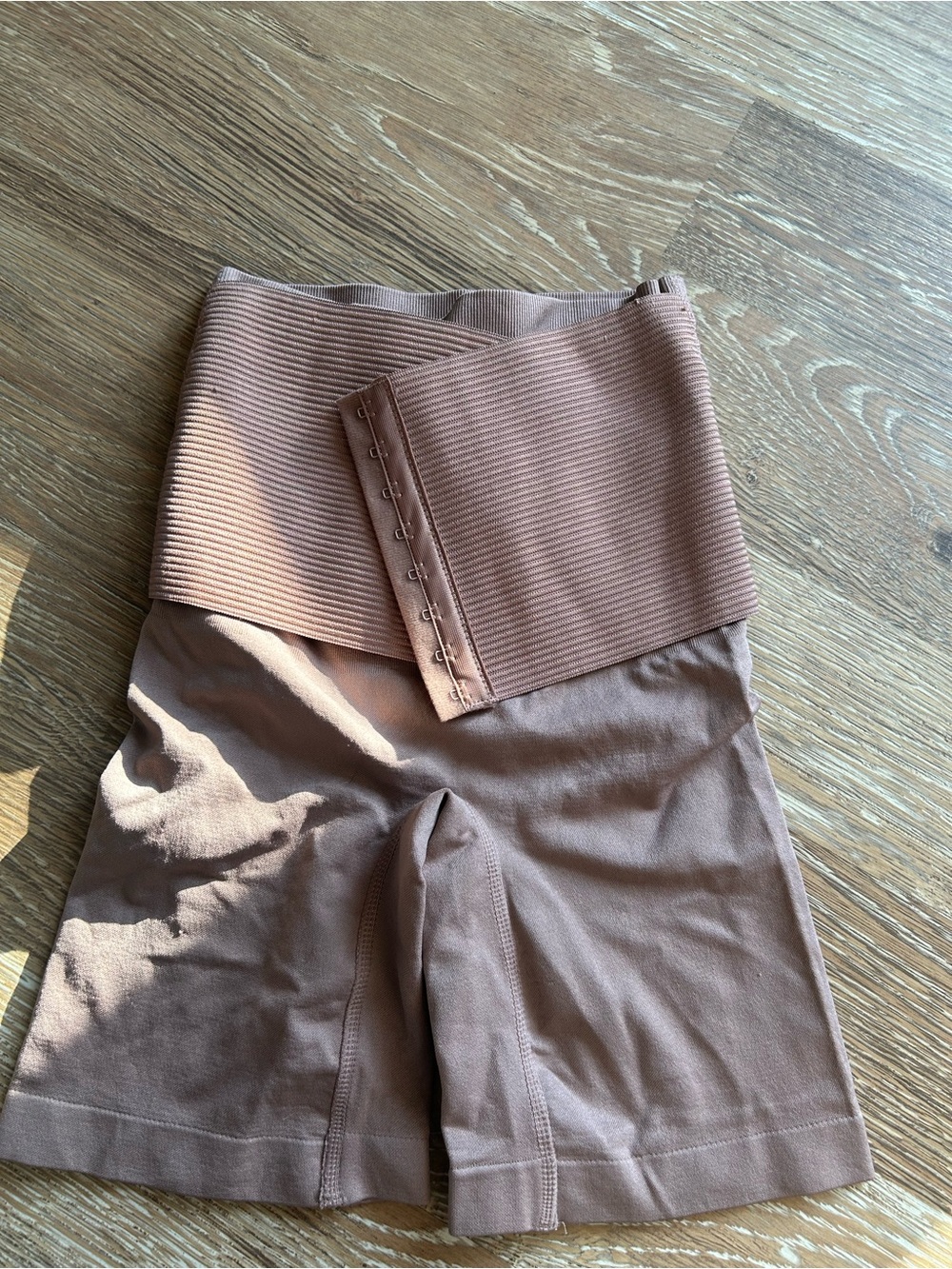 High-Waist Shaping Skirt Short in Dusty Rose